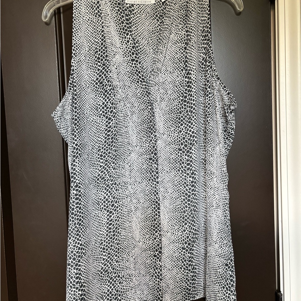 Violet & Claire Monochrome Patterned Top
